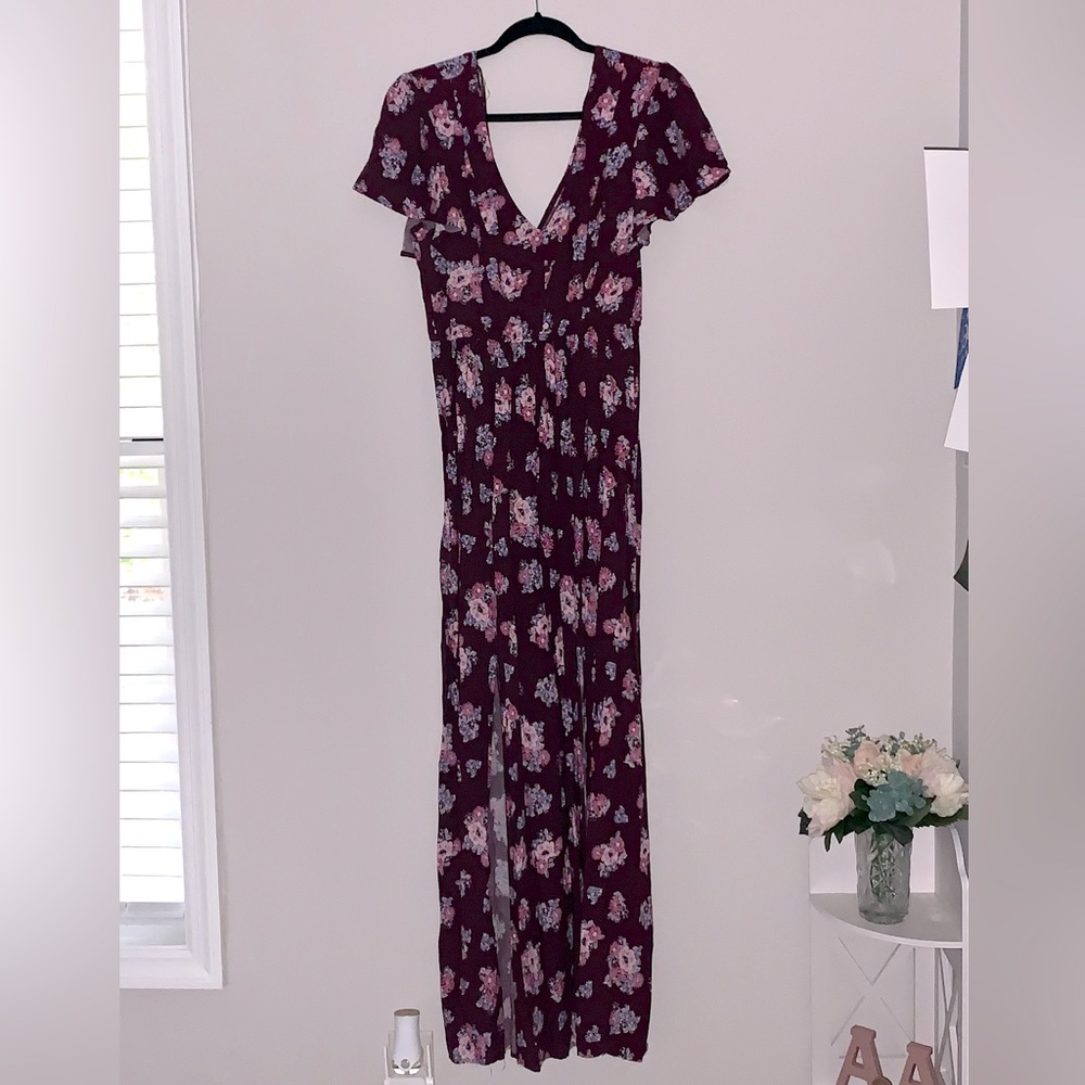 Maroon floral maxi dress with faux button top and leg slit.